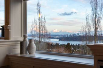 CUSTOM GORGEOUS HOME WITH PANORAMIC VIEW -- 2291 Orchard Ln, West Vancouver
